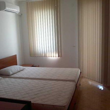 Dolphin Hotel Sveti Vlas Bagian luar foto
