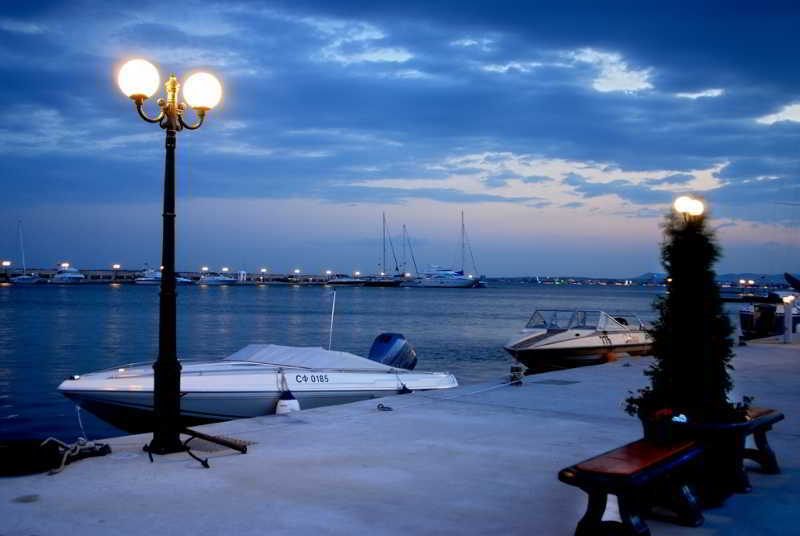 Dolphin Hotel Sveti Vlas Bagian luar foto